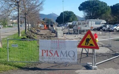 Lavori di manutenzione straordinaria in corso in via di Gello nell’area sterrata adibita a parcheggio