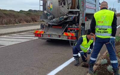 Prosegue a pieno ritmo la pulizia delle caditoie in città e sul litorale